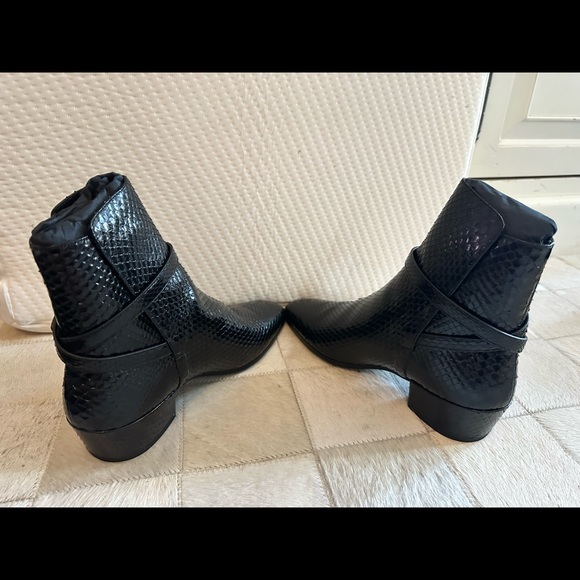 Saint Laurent Black Laquered Python Women’s Boot size 37. (Fits like a 7.5) - Picture 8 of 9